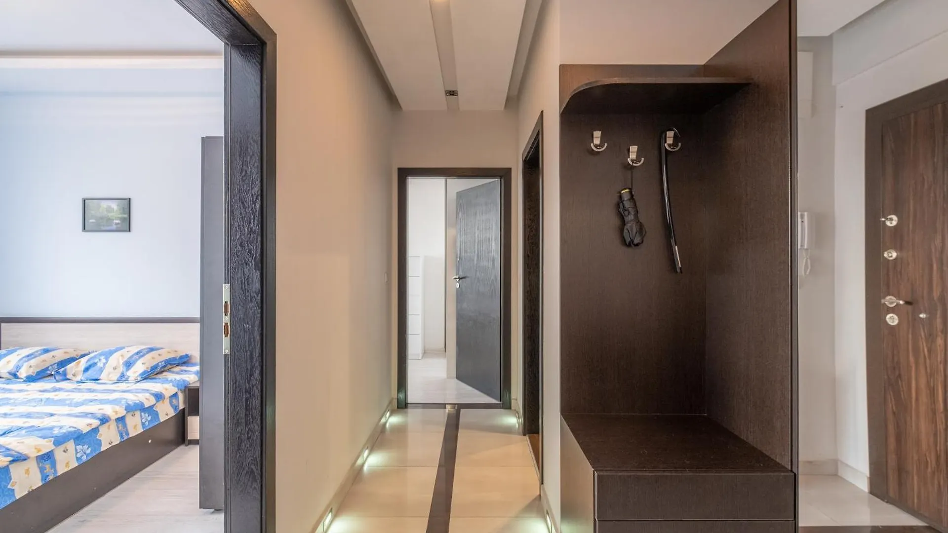 Lovely 2 Bdr Suite Next To Mall Of 소피아 불가리아