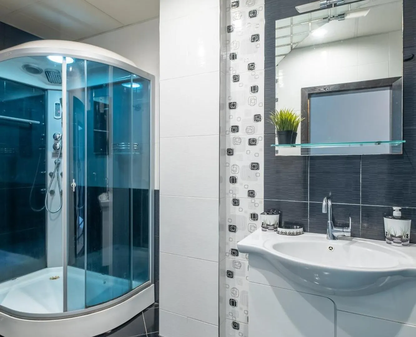 Lovely 2 Bdr Suite Next To Mall Of Sófia Apartamento